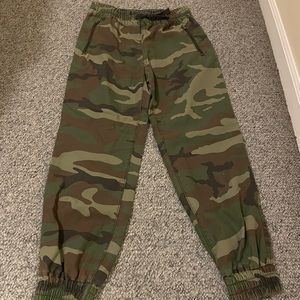 Aritzia TNA Camouflage Alix pant